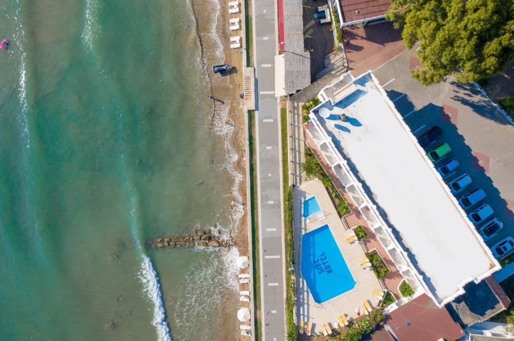 Side Beach Club — 2