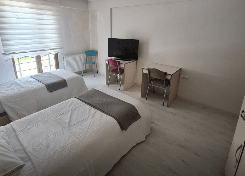 St Hotel — 3