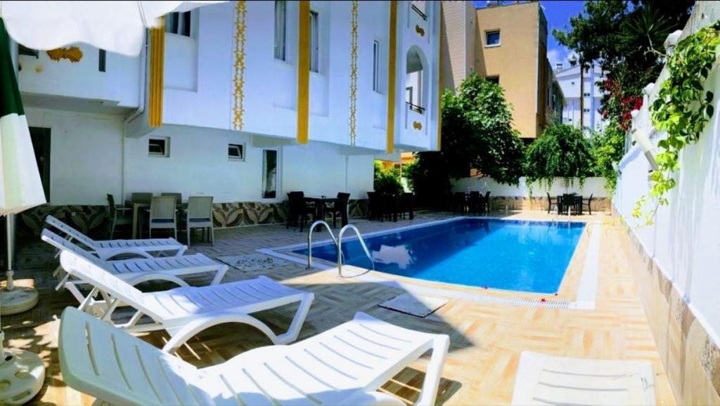 Lavin Garden Hotel — 2