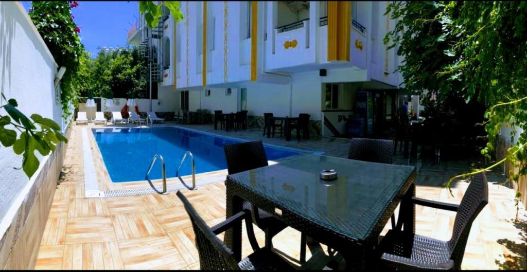 Lavin Garden Hotel — 3