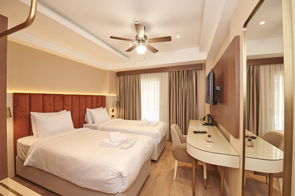Saratoga Boutique Hotel — 3