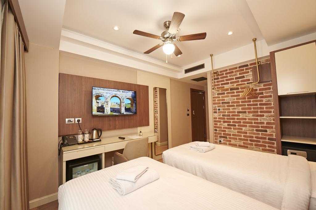 Saratoga Boutique Hotel — 4