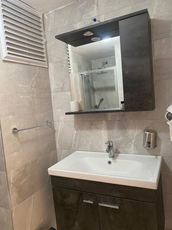 Zuhat Otel — 10