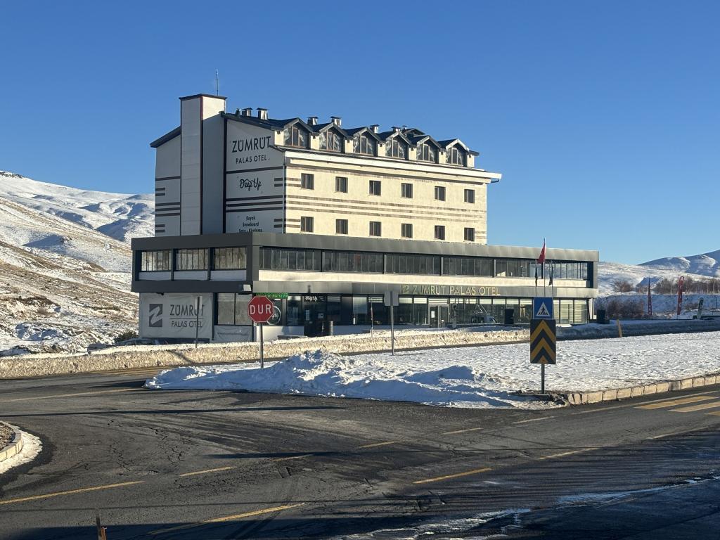 Zümrüt Palas Otel — 1