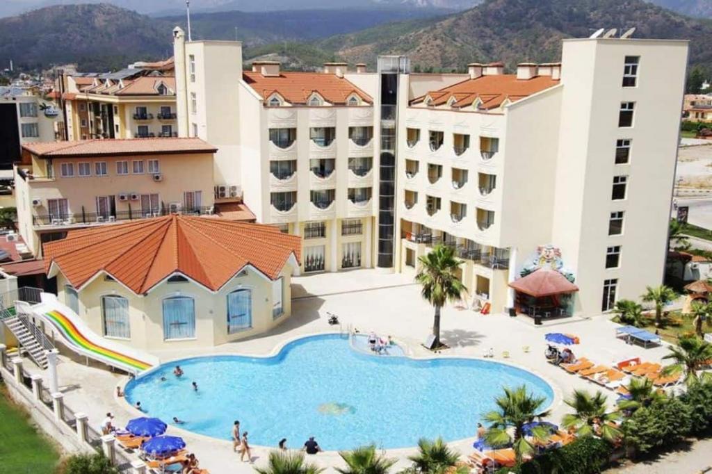 Larissa Inn Hotel — 1