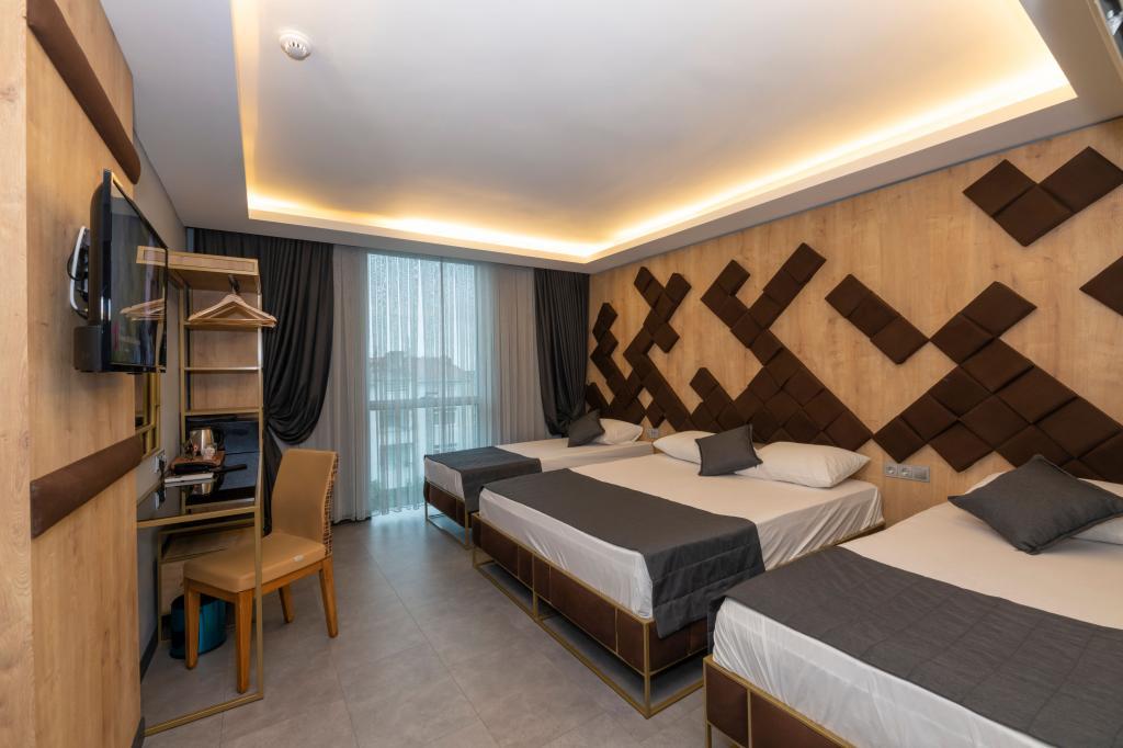 Fly and Stay Airport Hotel — 7
