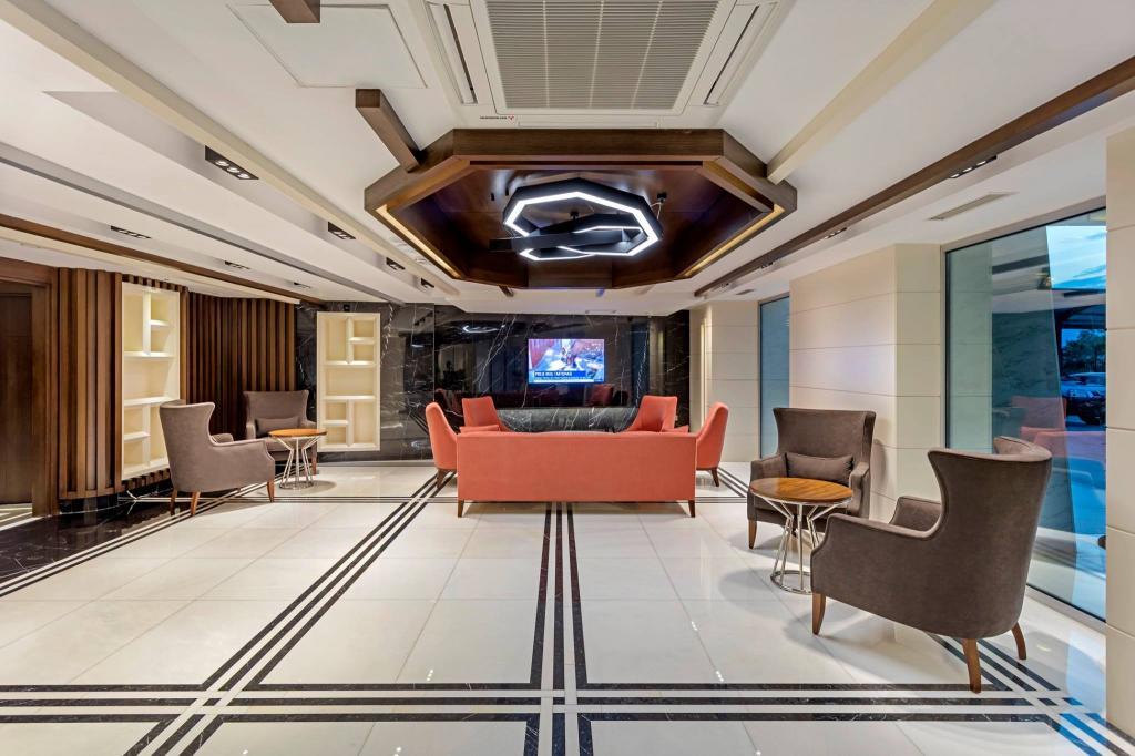 B Business Hotel & Spa — 3