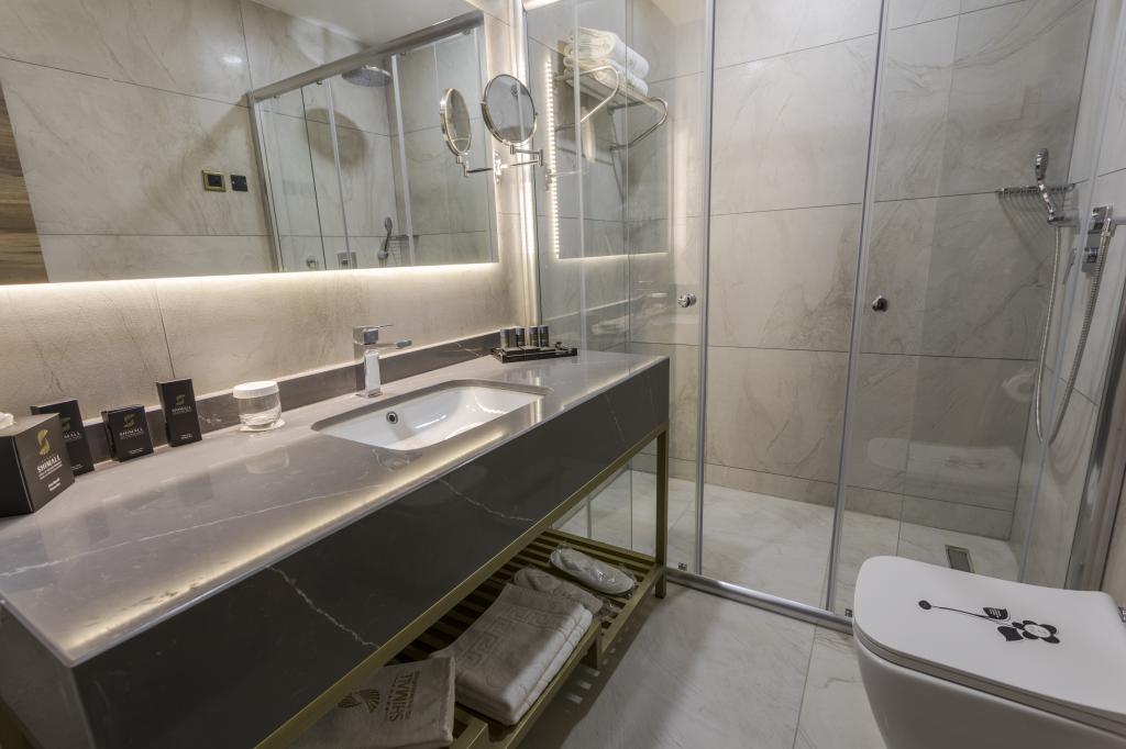 Shimall Deluxe Hotel — 5