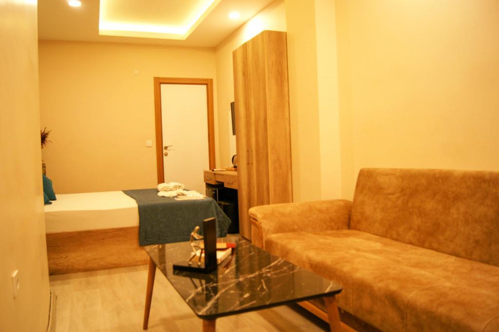 Destinia Pera Suites — 10