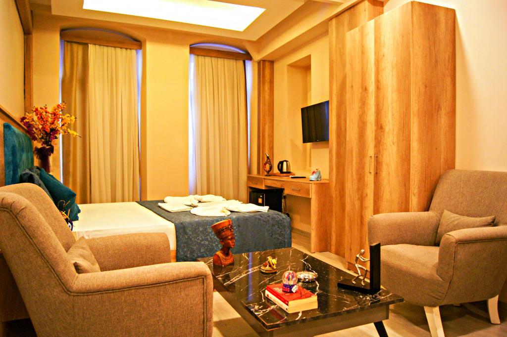 Destinia Pera Suites — 5
