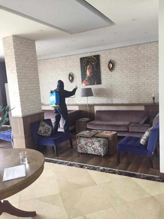 Hande Hotel — 2