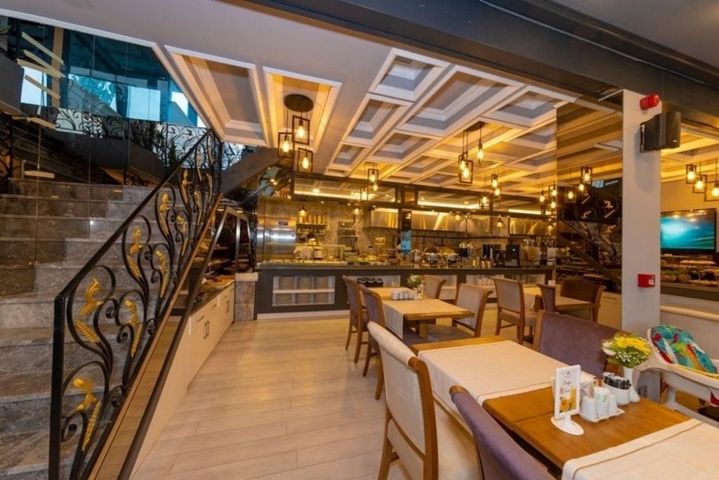 Skalion Hotel — 4