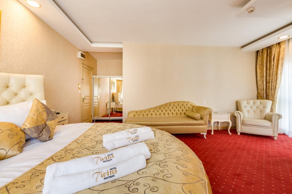 Twins Hotel — 8