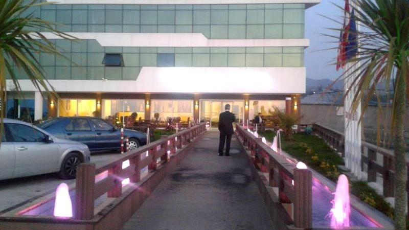 Bal Hotel — 4