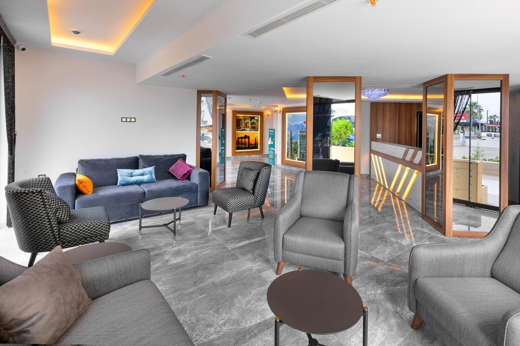 Theluna Suite Hotel — 3