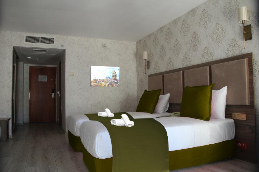 Euro Plaza Hotel — 2