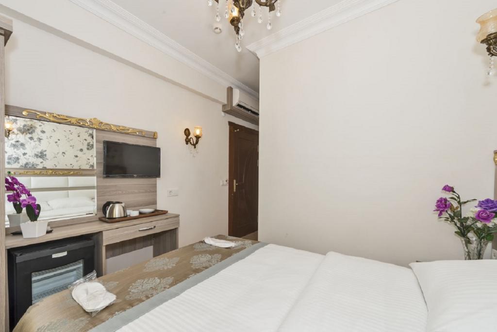Raimond Hotel — 4