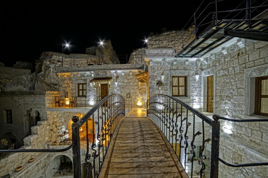 Risus Cave Suites — 8