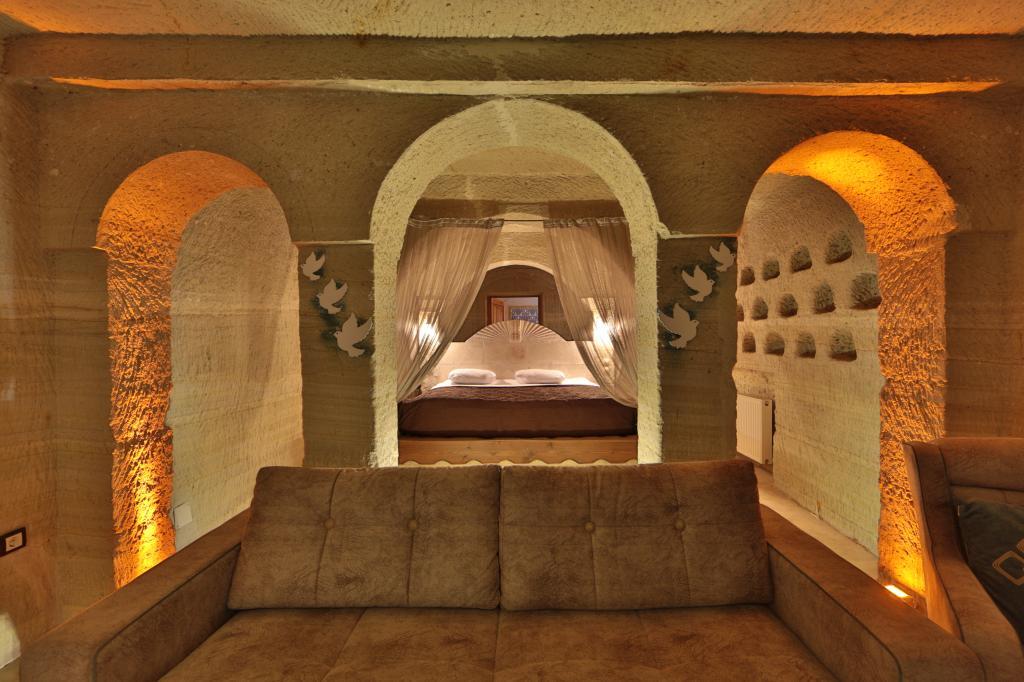 Holiday Cave Hotel — 3