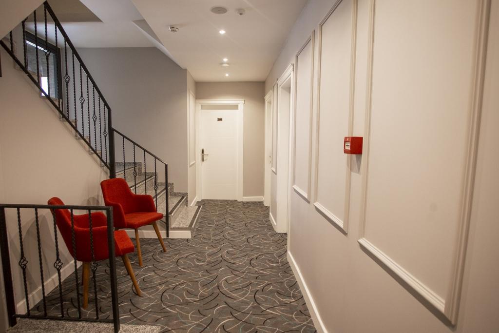 Uzer Otel — 2