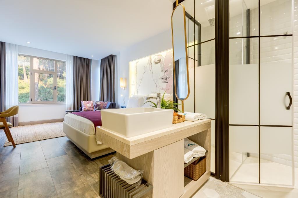 Melanippe Relaxing Hotel +14 — 10