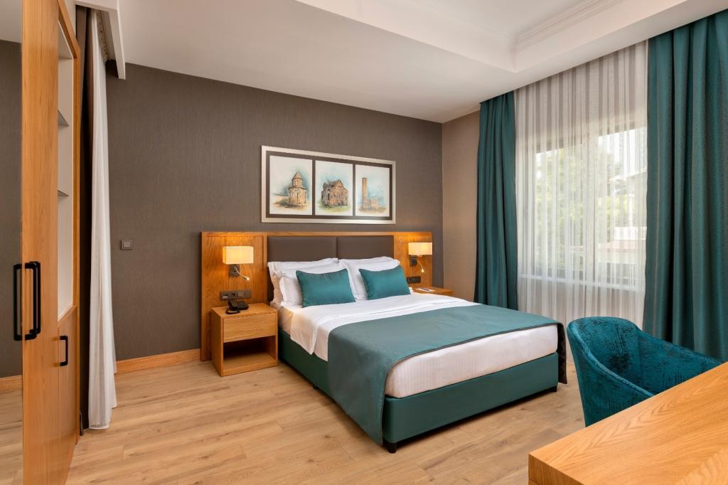 Pukka Hotel — 8