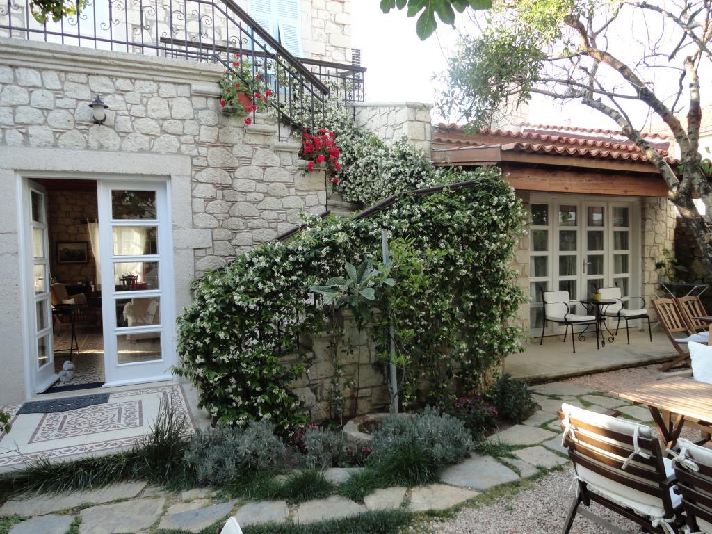 Alaçatı İncirliev Otel — 2