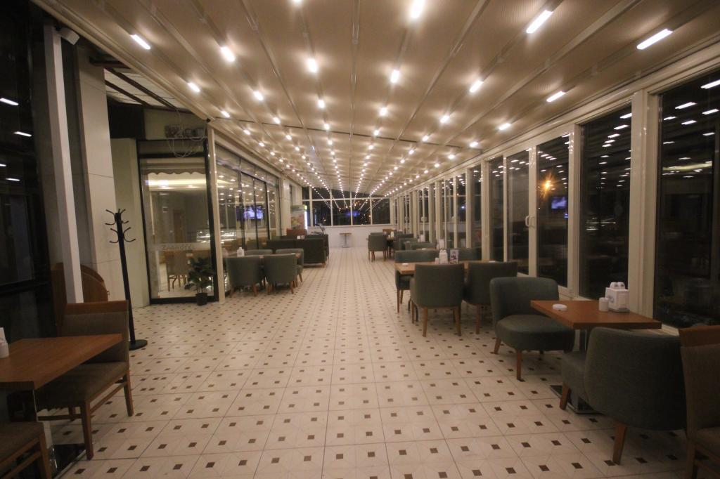 Garden Zara Hotel — 7