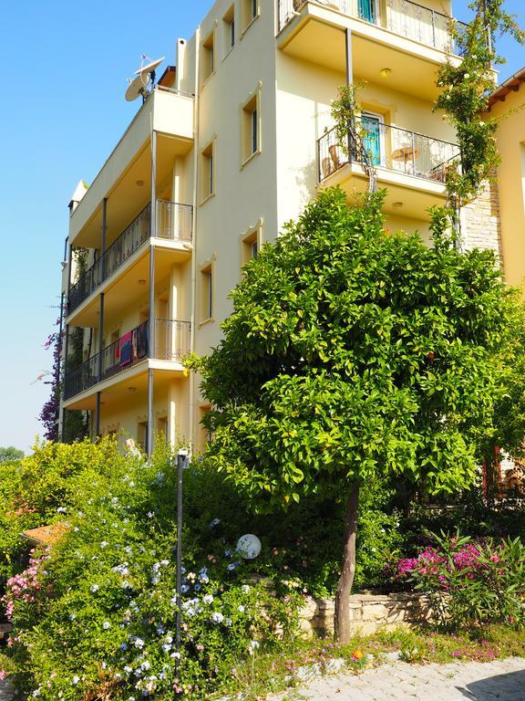 Emel Pension — 3