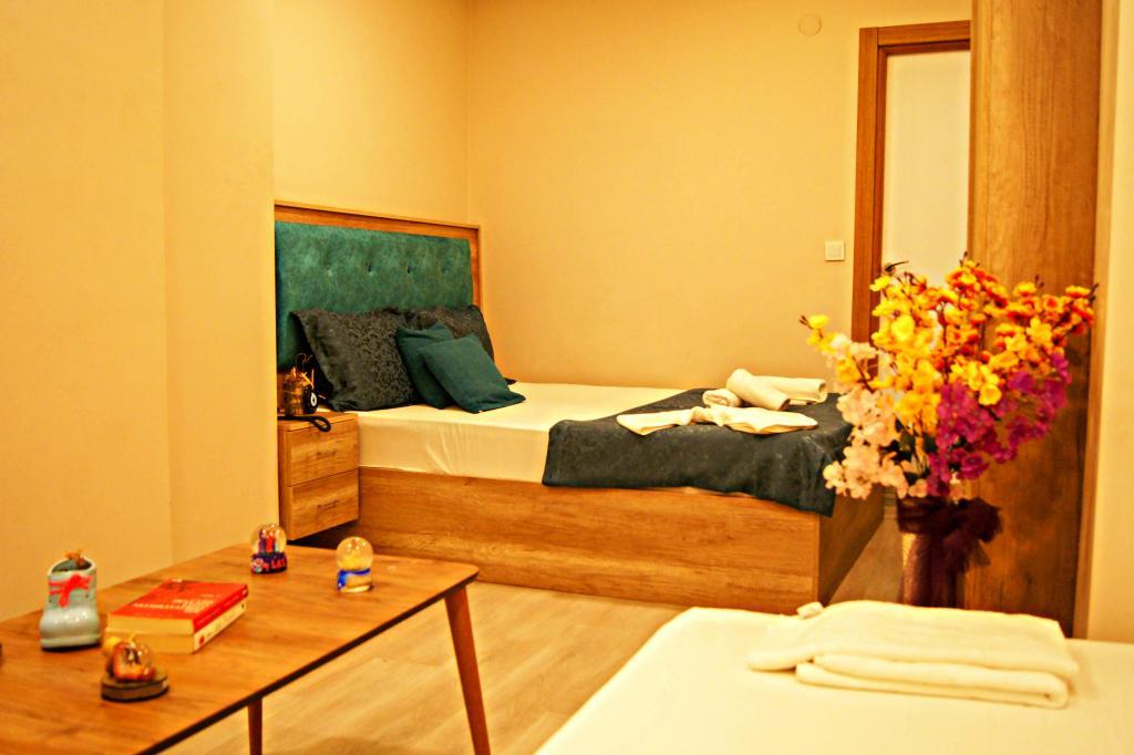 Destinia Pera Suites — 8