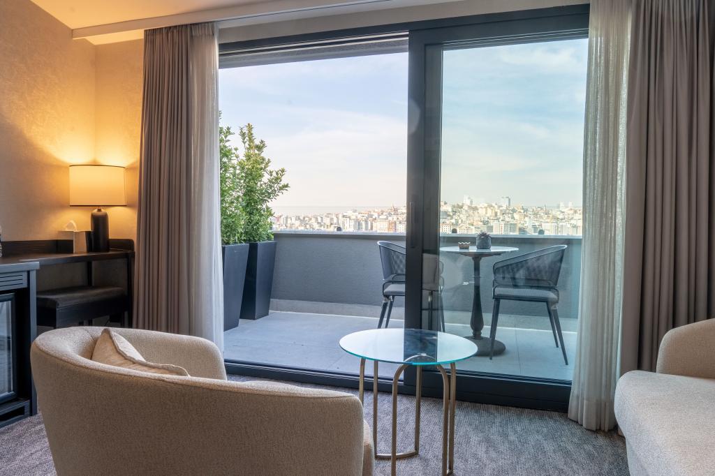Meg Hotel — 4