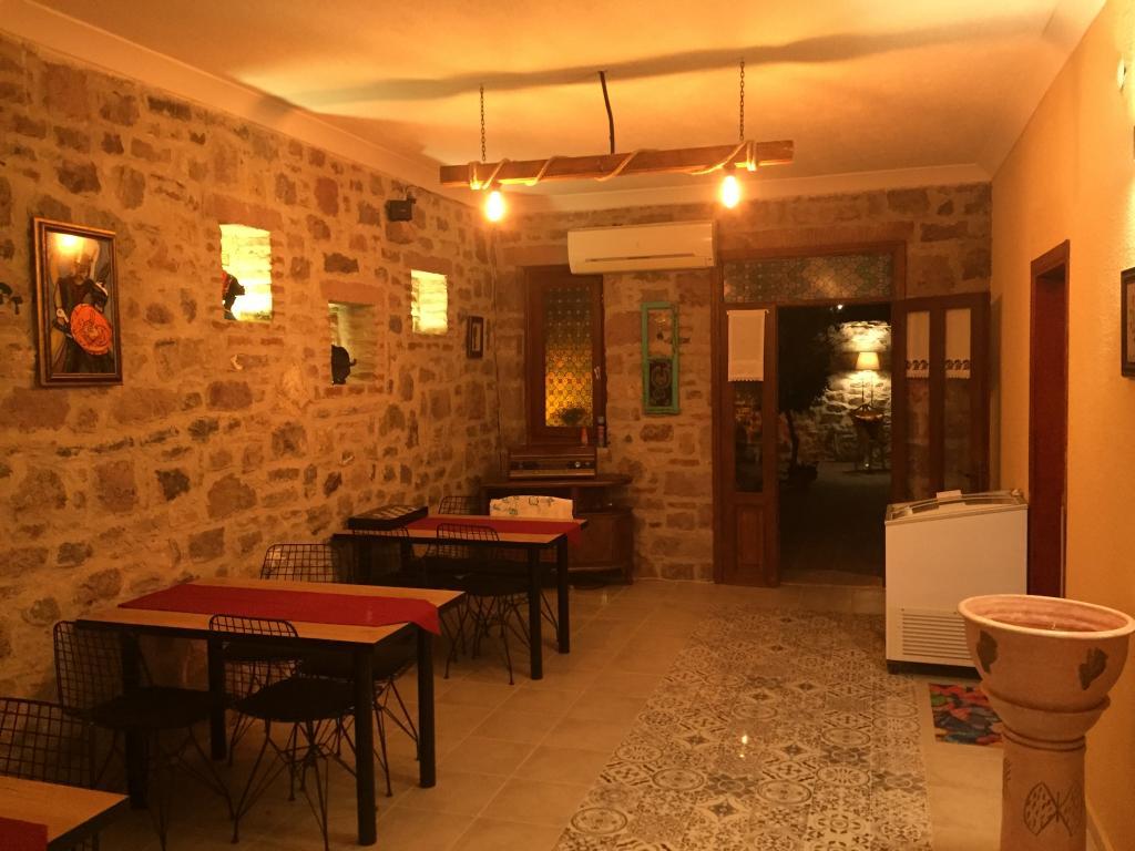 Hayat Altı Otel +6 — 3