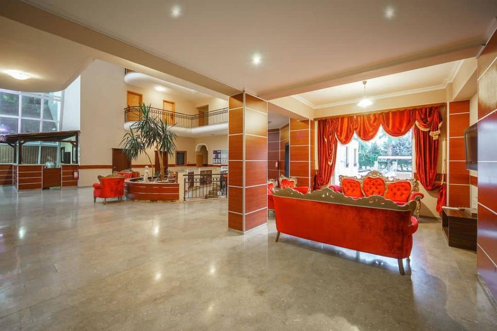 Larissa Inn Hotel — 5
