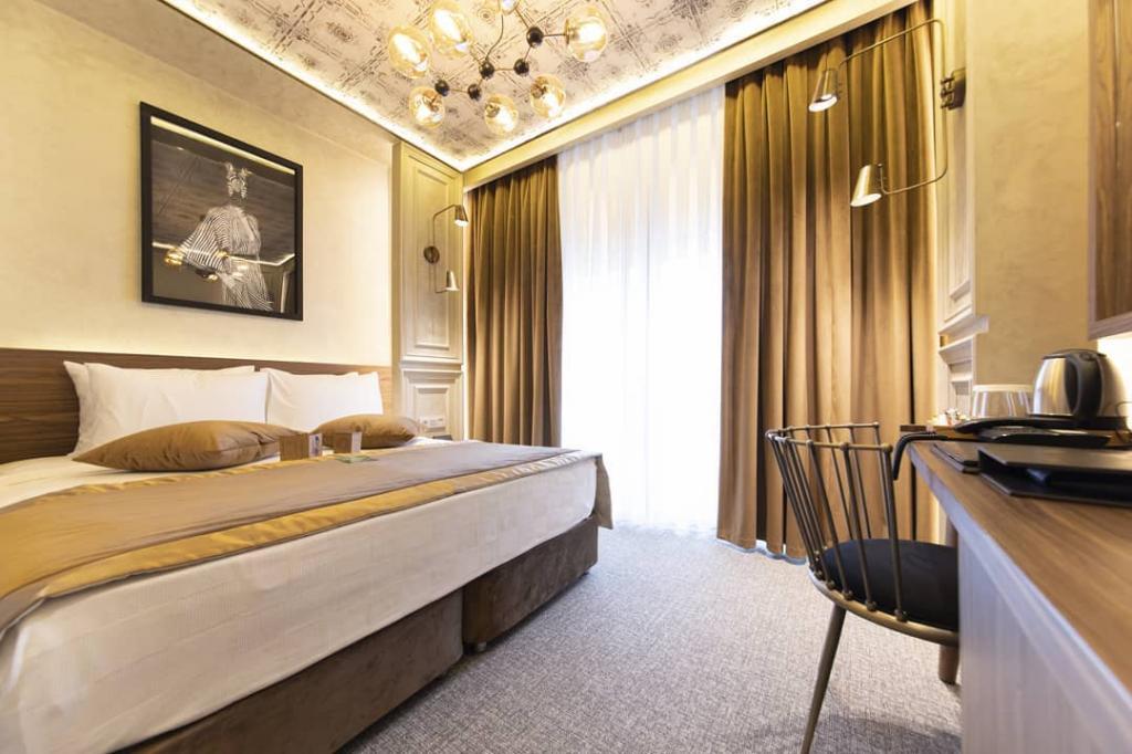 Tonight Hotel Port — 10