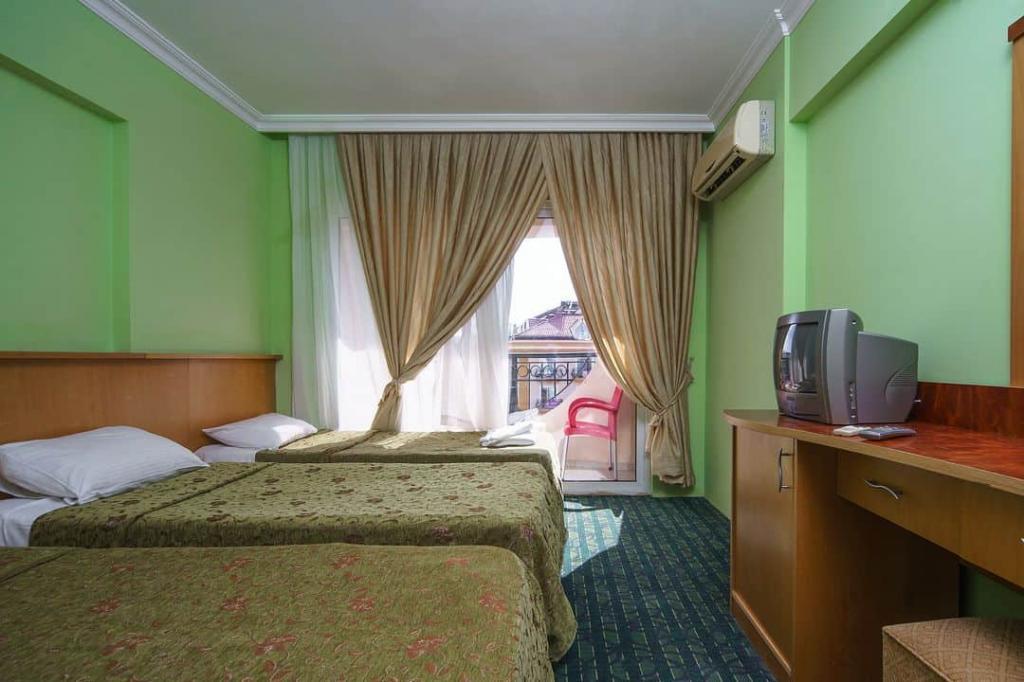 Larissa Inn Hotel — 9