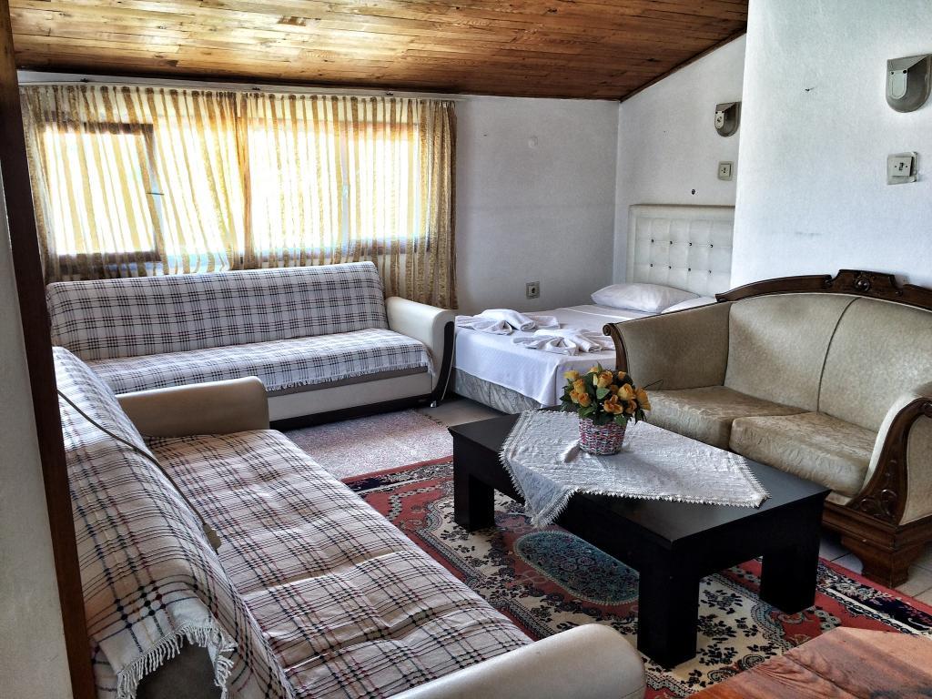 Parmis Rooms Çeşme — 4