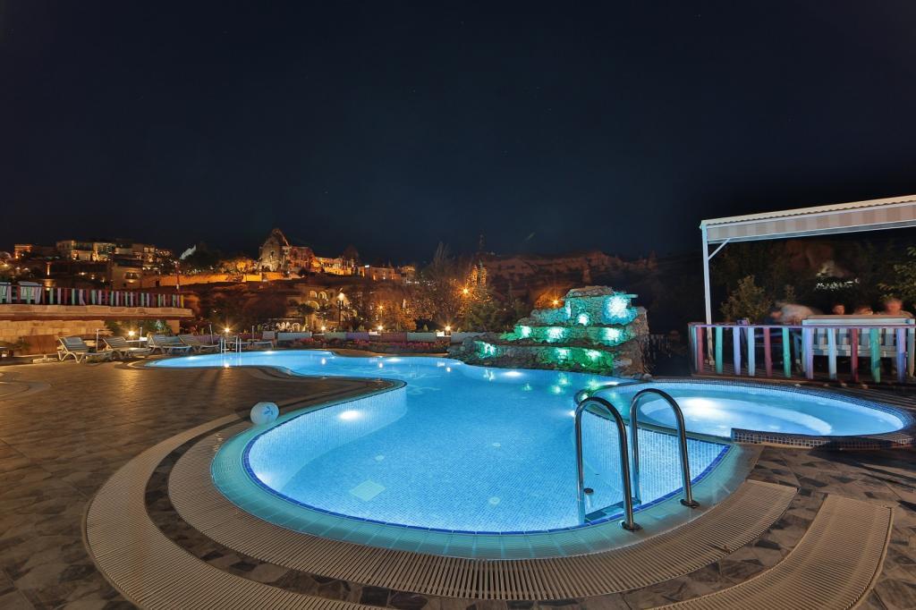 Holiday Cave Hotel — 2