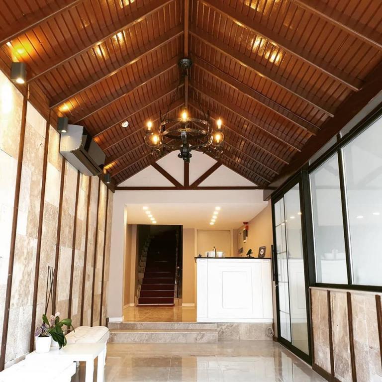 Menendi Otel — 2