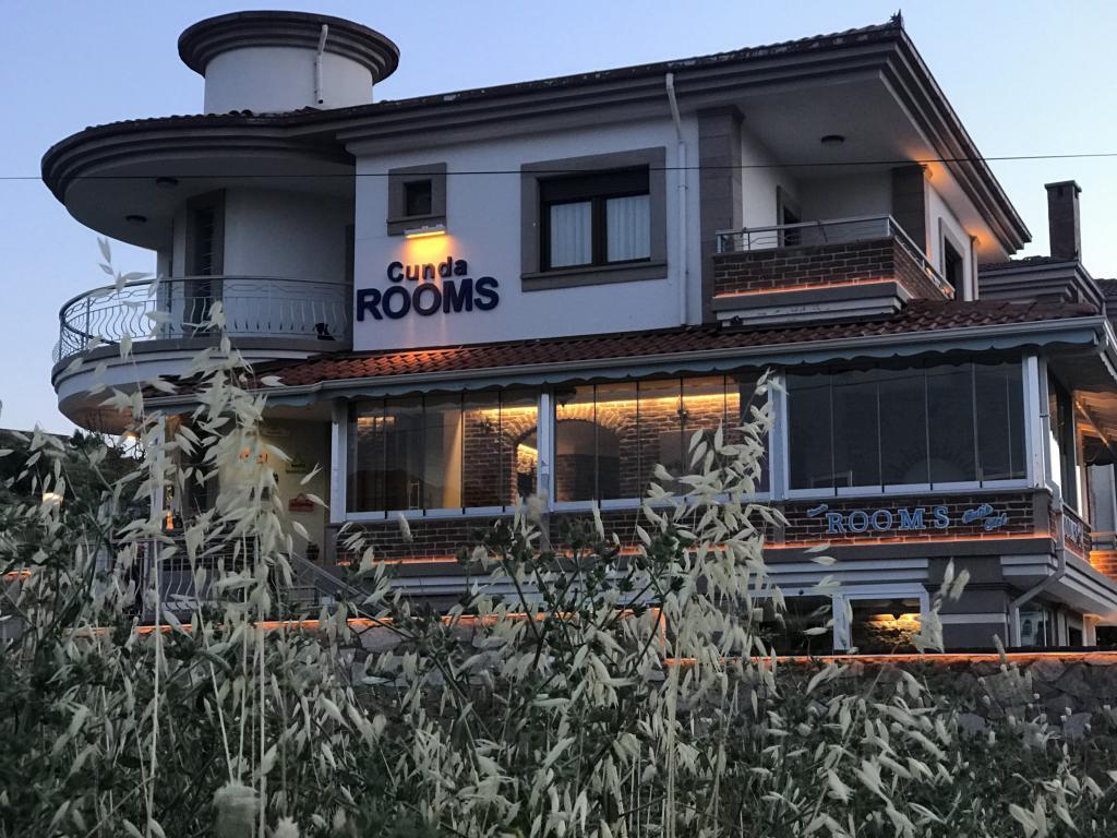Cunda Rooms Otel — 1