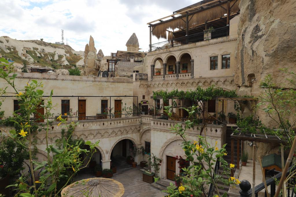 Roma Cave Suite — 2
