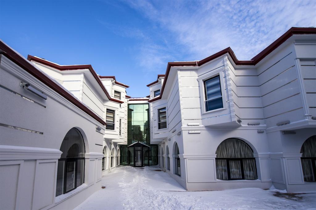 Kars-ı Şirin Otel