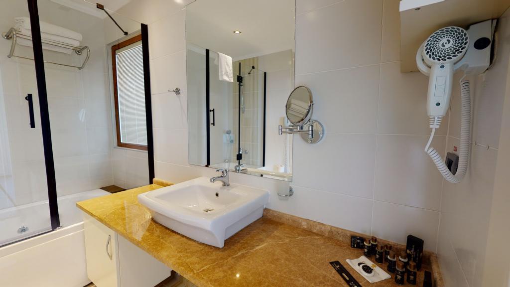 Double Royal Hotel — 6