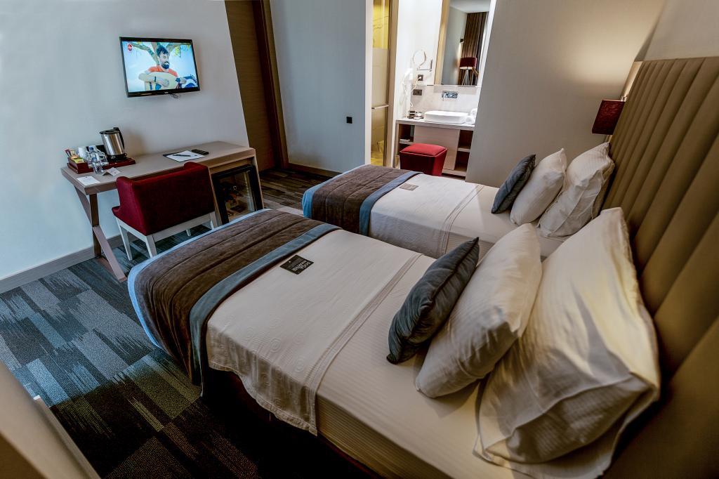 Vista Hotel — 10