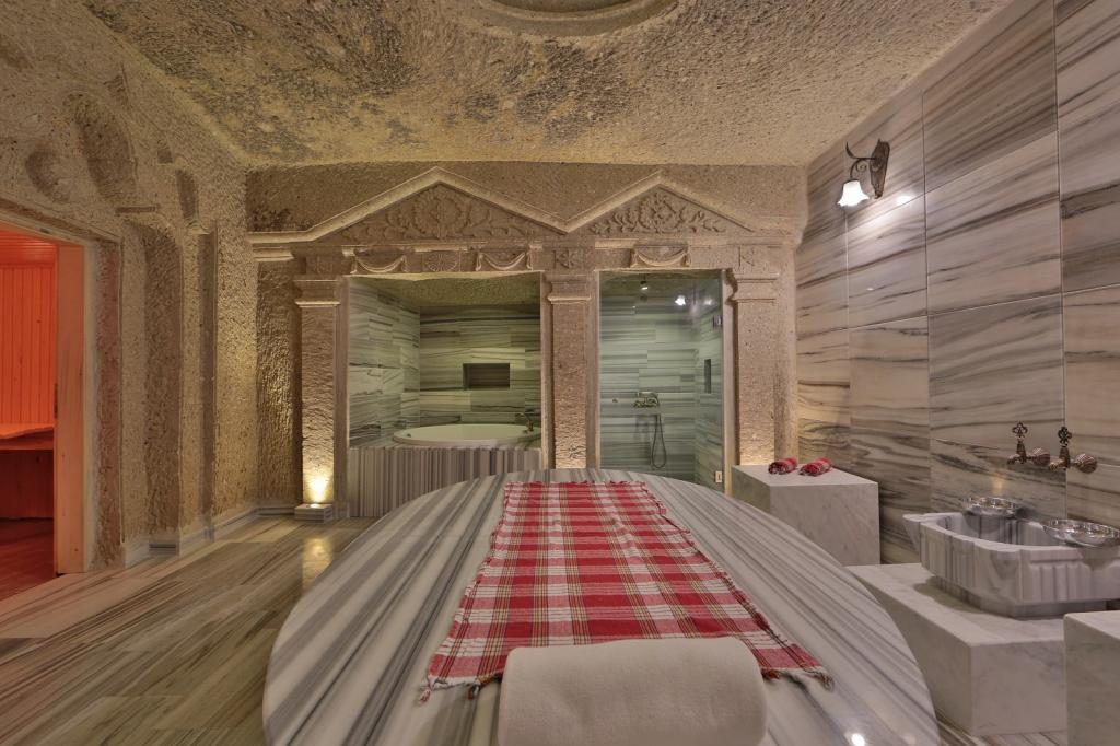 Holiday Cave Hotel — 5