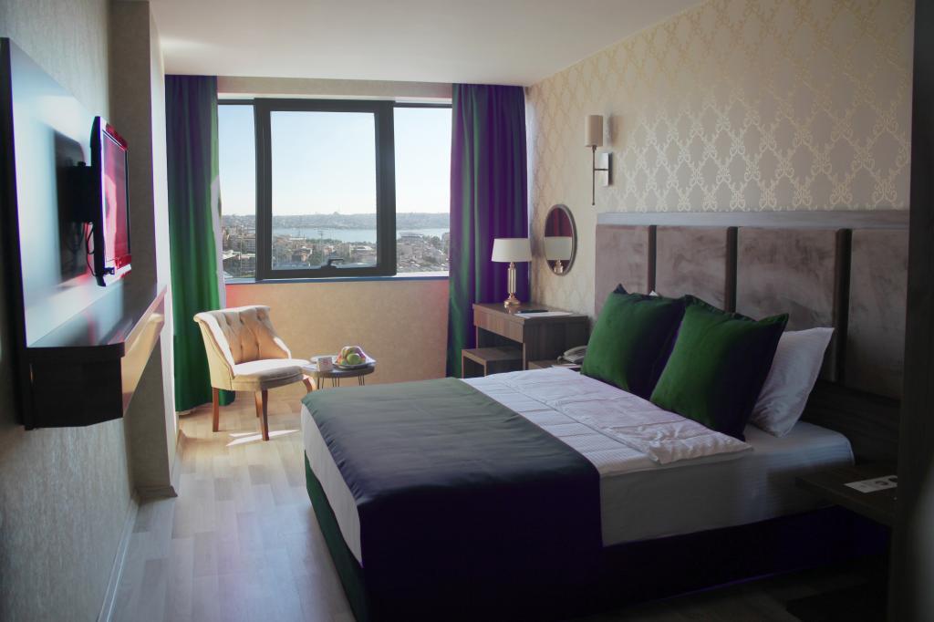 Euro Plaza Hotel — 3