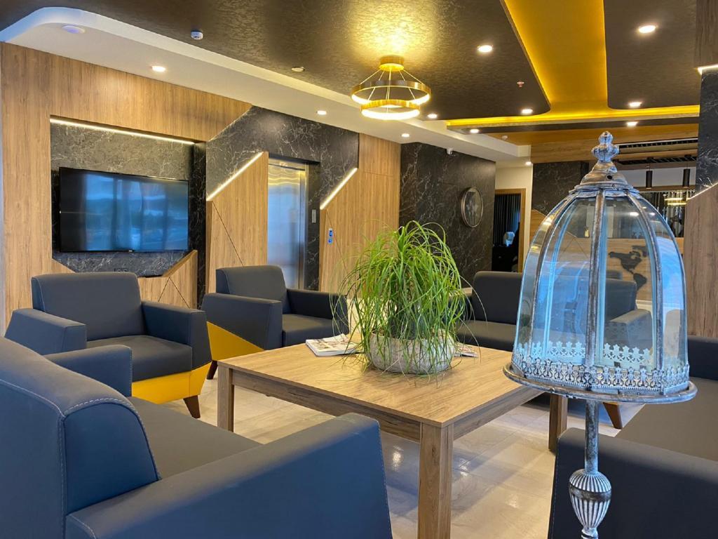 Golden World Suite Hotel — 10