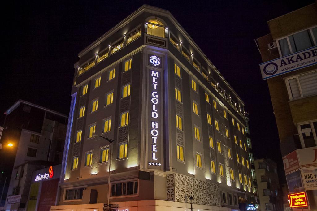 Met Gold Hotel — 1