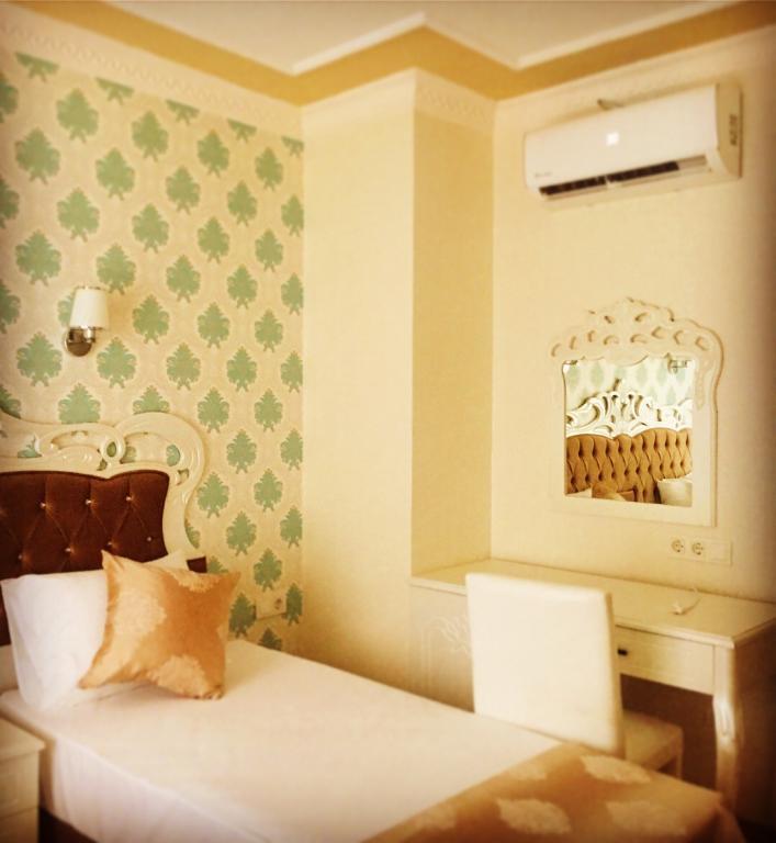 Deluxe Newport Hotel — 6