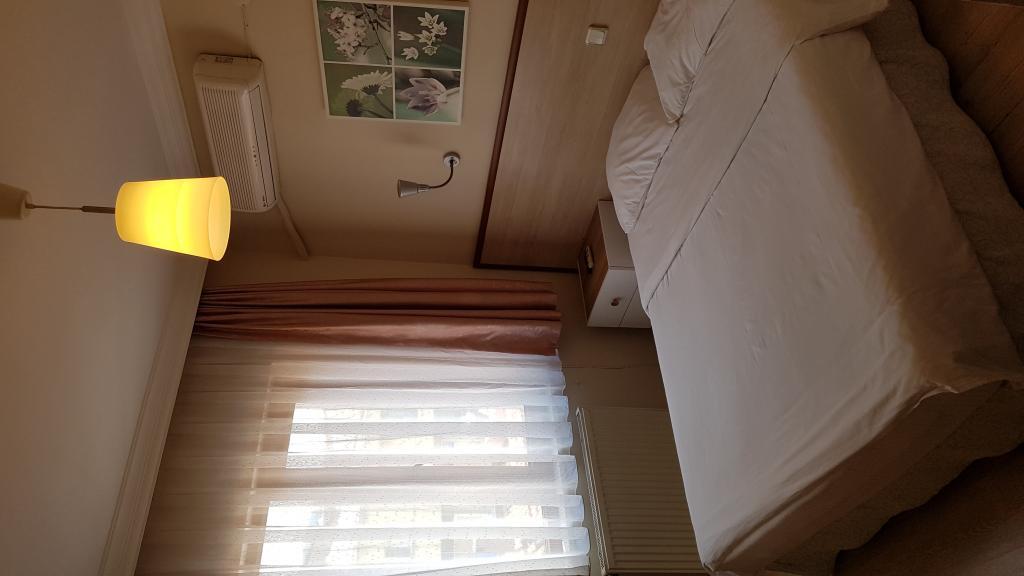 Hotel Crowded House — 6