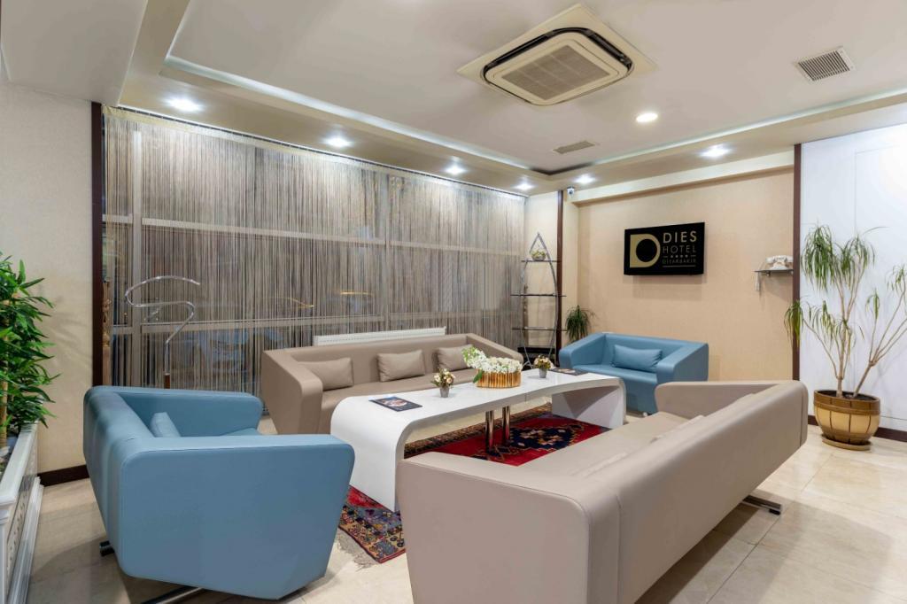 Dies Otel — 4